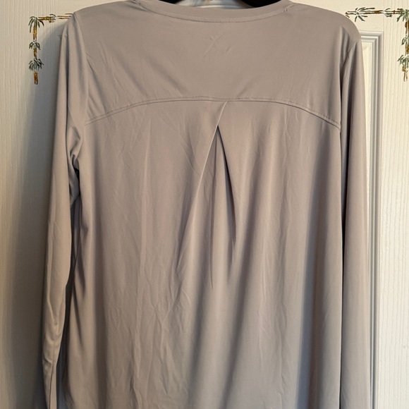 Stylish Women's Long Sleeve Top in Gray - Picture 5 of 5